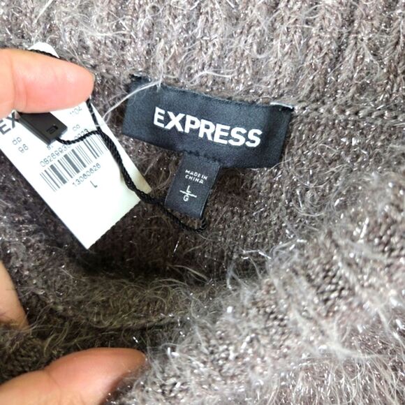 Women's Express NWT Cold Shoulder Brown Fuzzy Big Sleeve Sweater Size Large - Picture 7 of 8